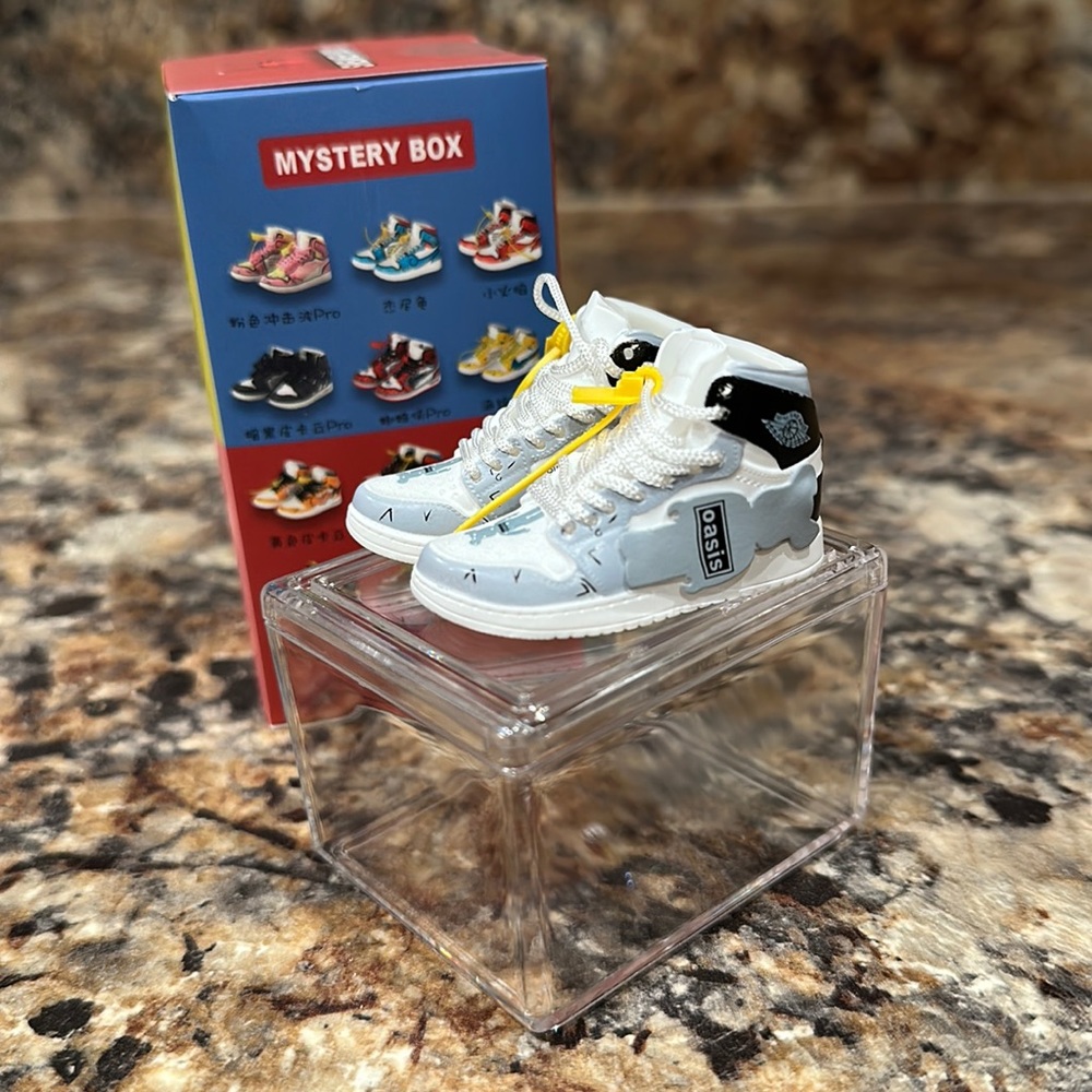 🏀 Pair of Anime inspired 3D Minisneakers 🏀